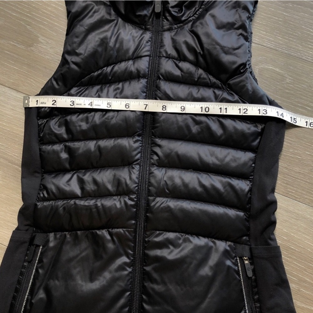 Lululemon Down For A Run Vest II Black Inkwell Lightweight Puffer Vest Size 2 - Picture 6 of 10